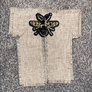 Burlap Beige Bee brooch
